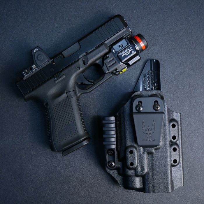 Werkz M6 IWB / AIWB Holster for Glock G17 (+More) with Streamlight