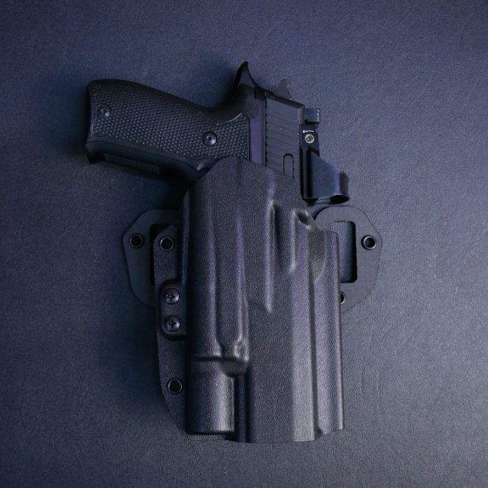 Werkz M7 Outlier OWB Holster for Most Modern Pistols with Surefire