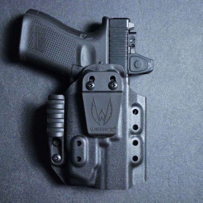 Werkz M6 IWB / AIWB Holster for Glock G19 (+More) with Olight PL X