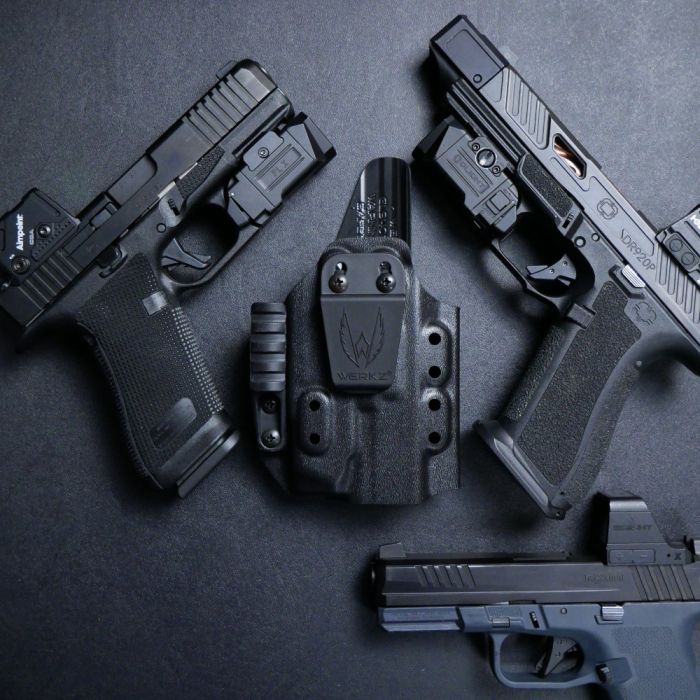 Werkz M6 IWB / AIWB Holster for Glock G19 (+More) with Olight PL X