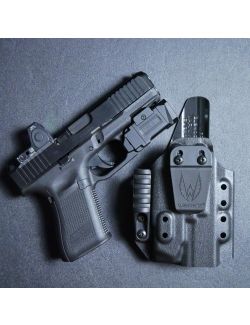 Werkz M6 IWB / AIWB Holster for Glock G19 (+More) with Olight PL X